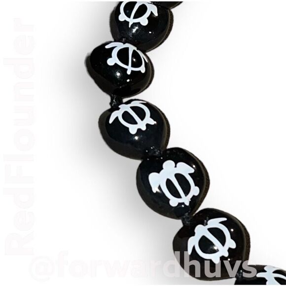 Hand-Painted Black Hawaiian Kukui Nut Necklace with White Turtle Designs - Picture 4 of 7